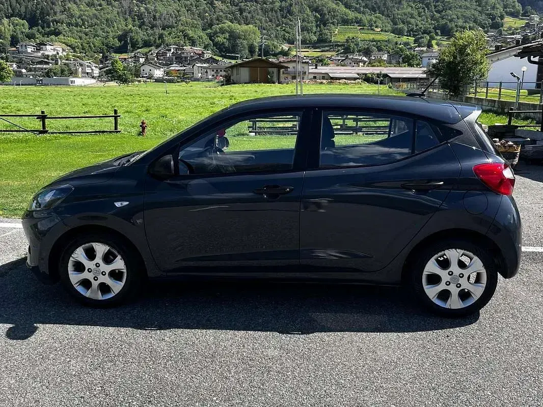 Usata Hyundai i10 Advanced 67 CV (49 kW) 2021 Blu/azzurro Utilitaria