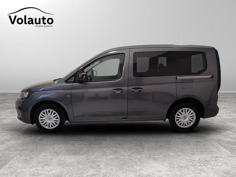 Usata VW Caddy 102 CV (75 kW) 2022 Grigio Monovolume