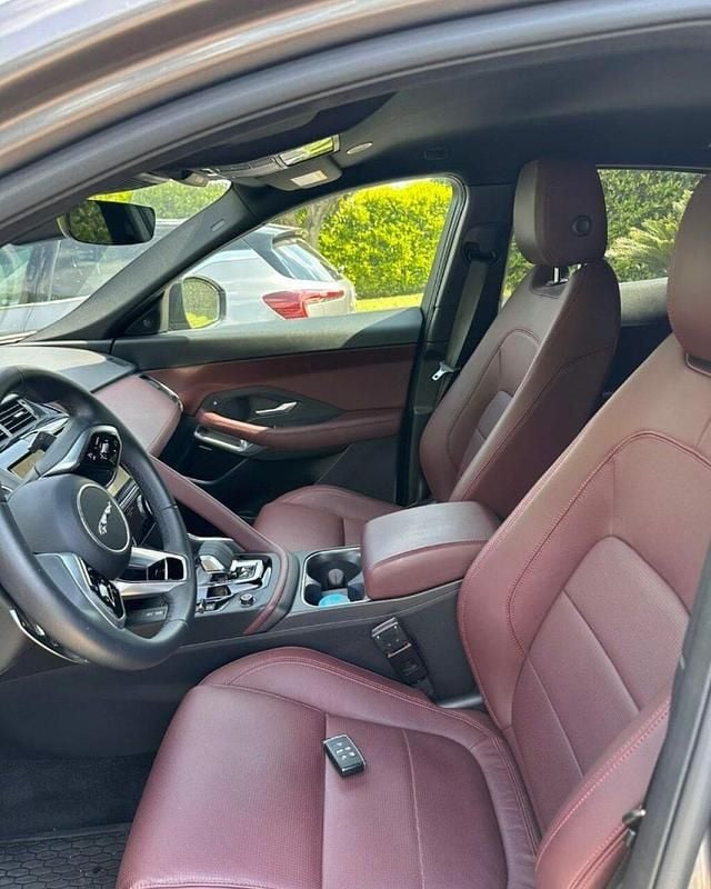 Usata Jaguar E-Pace R-Dynamic 163 CV (119 kW) 2024 Grigio SUV