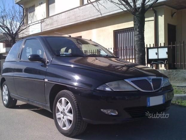 Lancia ypsilon 2002