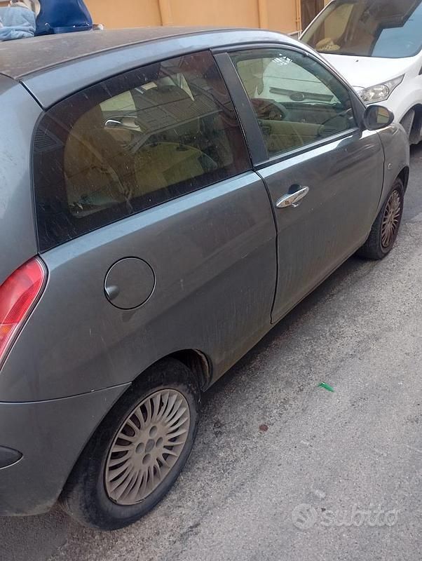 Usata Lancia Ypsilon 69 CV (50 kW) 2006 Grigio Utilitaria
