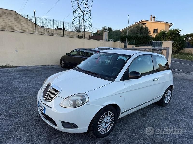 Usata Lancia Ypsilon Silver 69 CV (50 kW) 2012 Bianco Utilitaria