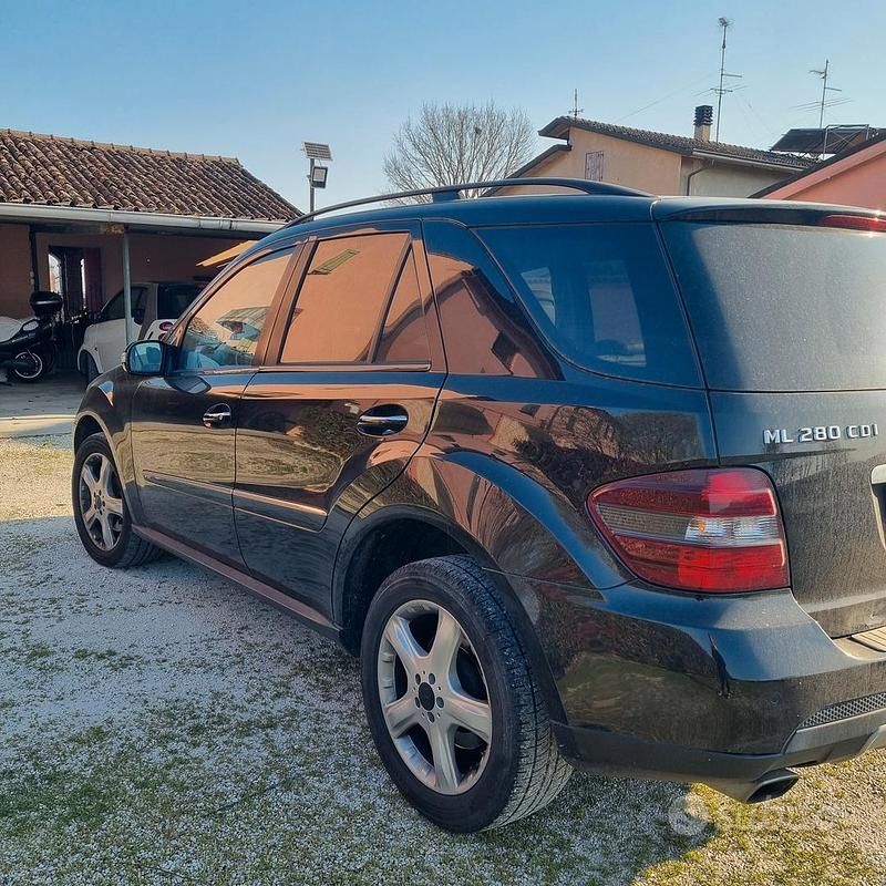 Usata Mercedes ML280 190 CV (139 kW) 2007 Nero SUV