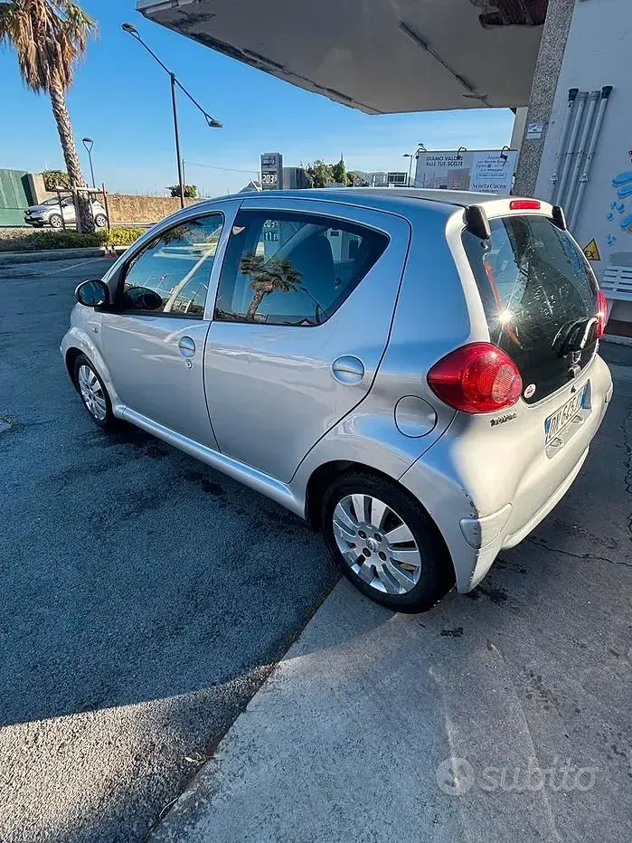 Usata Toyota Aygo 68 CV (50 kW) 2008 Grigio Utilitaria