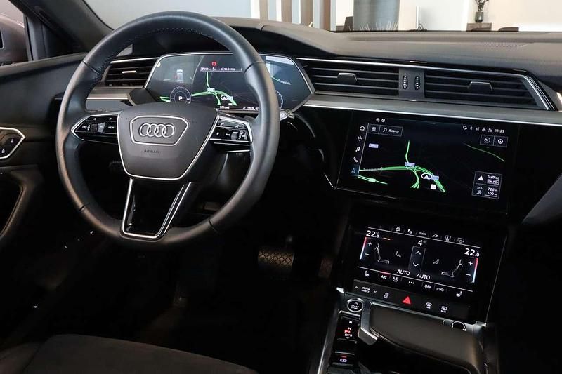 Usata Audi e-tron Ambiente 300 kW (408 CV) 2022 Grigio SUV