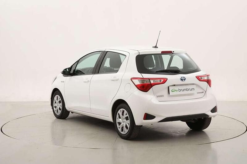 Usata Toyota Yaris Hybrid Business Edition 101 CV (74 kW) 2020 Bianco Utilitaria
