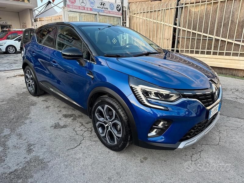 Usata Renault Captur Intens 100 CV (73 kW) 2024 Blu SUV