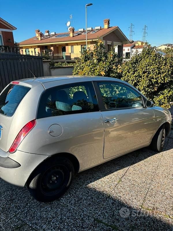 Usata Lancia Ypsilon 2004 Utilitaria