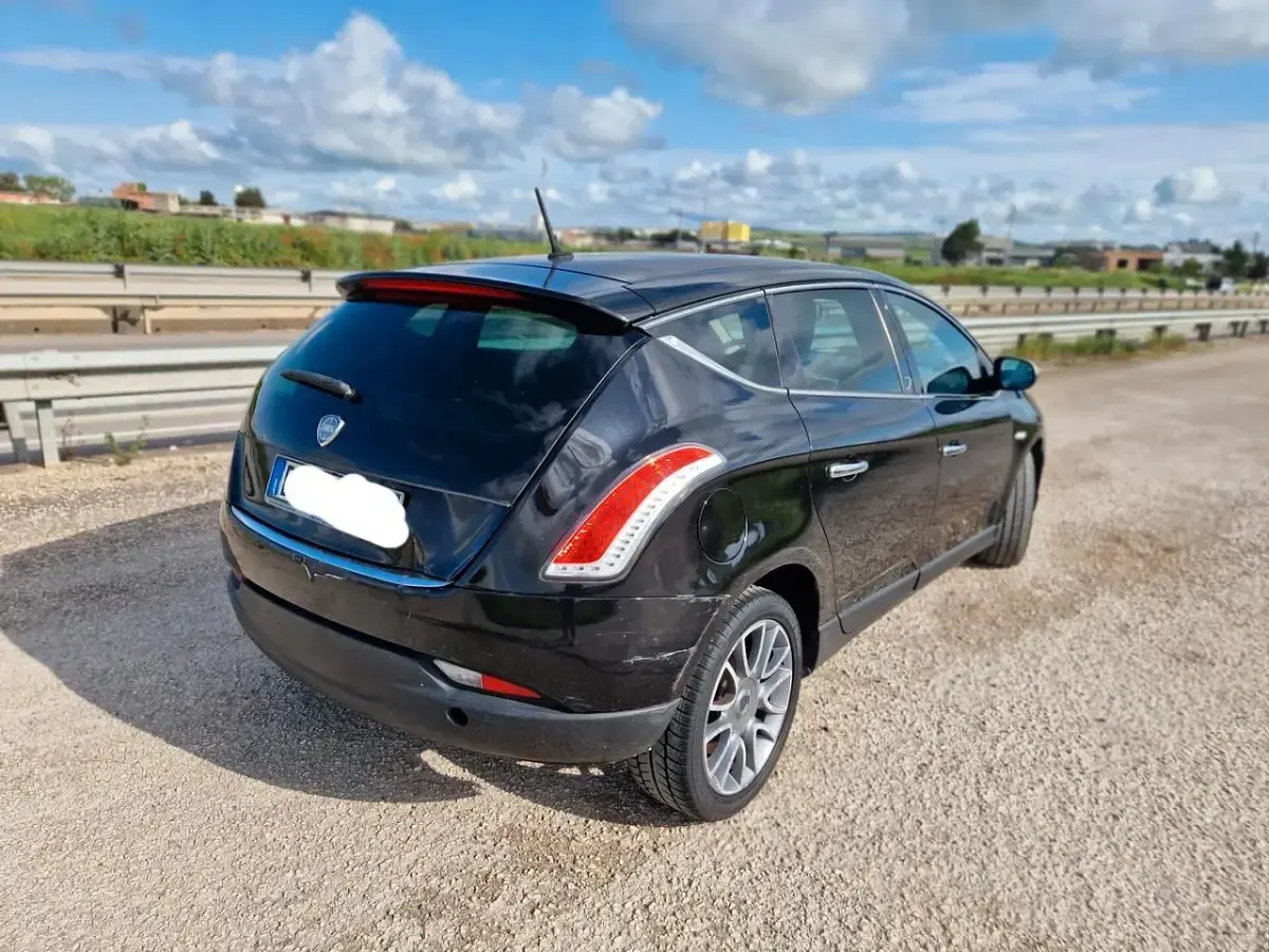 Usata Lancia Delta 165 CV (121 kW) 2010 Nero Utilitaria