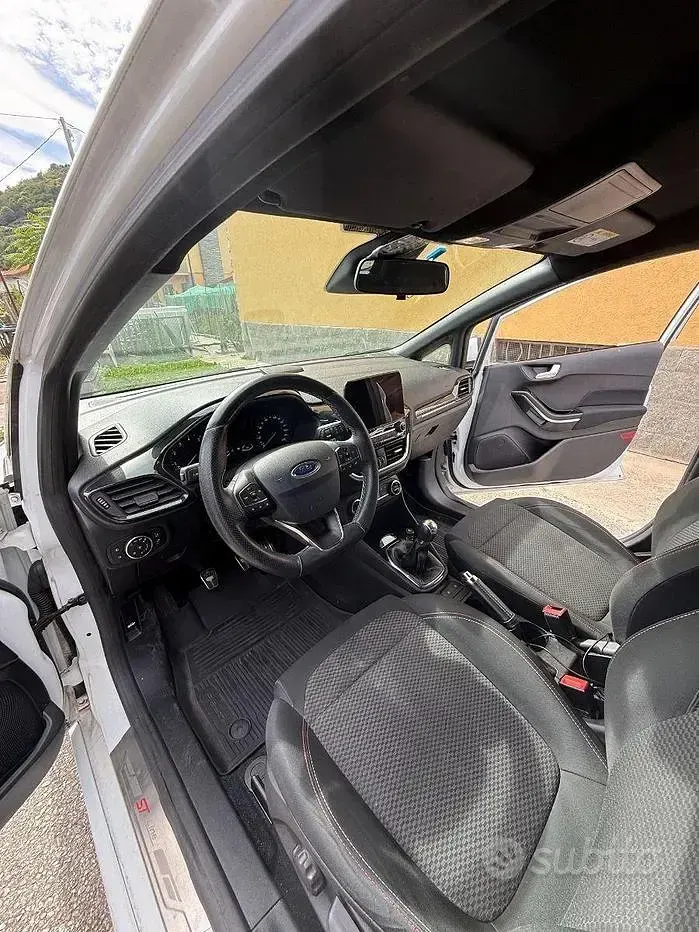 Usata Ford Fiesta 86 CV (63 kW) 2018 Bianco Utilitaria