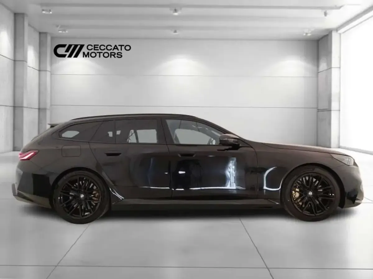 Usata BMW M5 727 CV (534 kW) 2026 Black sapphire metallizzato Station wagon