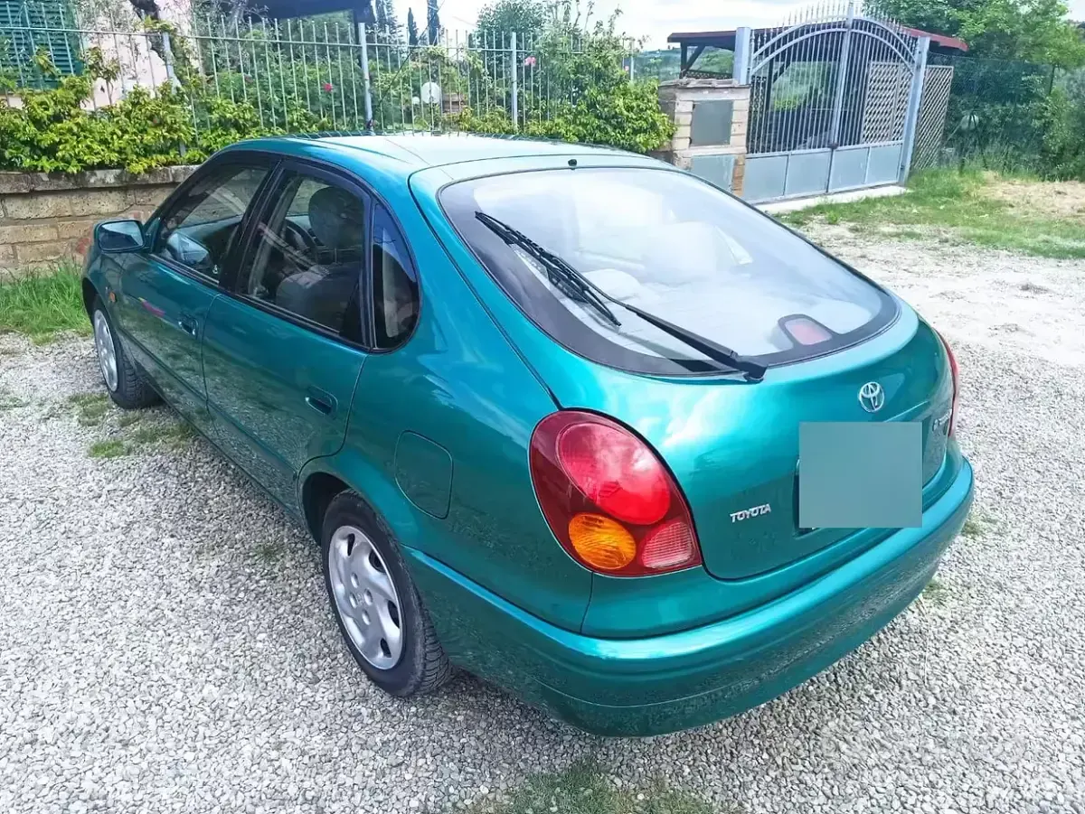 Usata Toyota Corolla 86 CV (63 kW) 1998 Verde Berlina