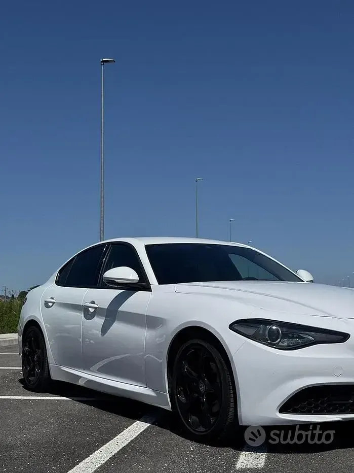 Usata Alfa Romeo Giulia 150 CV (110 kW) 2017 Bianco Berlina