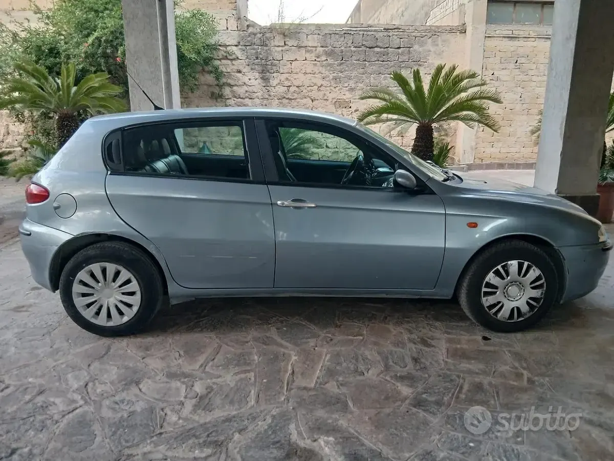 Usata Alfa Romeo 1900 140 CV (102 kW) 2002 Grigio Berlina