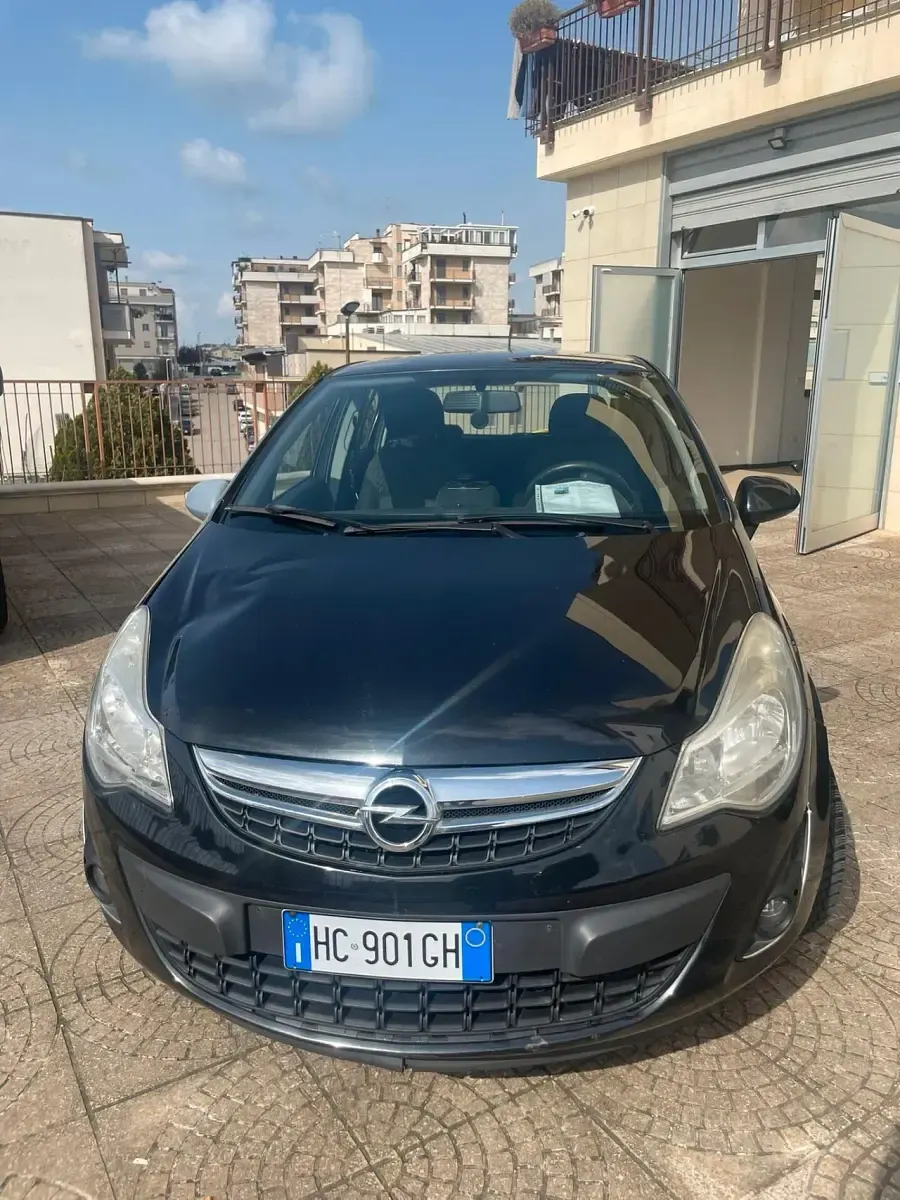 Usata Opel Corsa 75 CV (55 kW) 2013 Nero Berlina
