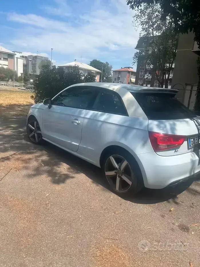 Usata Audi A1 90 CV (66 kW) 2012 Bluazzurro Utilitaria