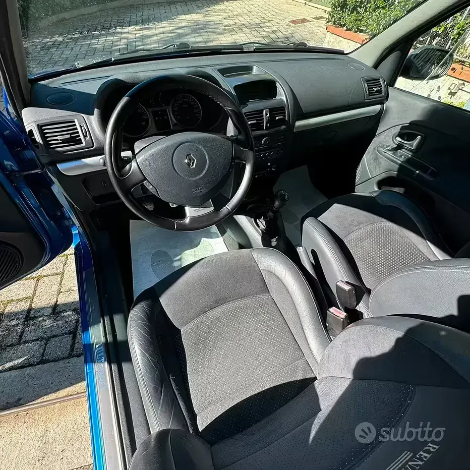 Usata Renault Clio R.S. R.S. 179 CV (131 kW) 2005 Bluazzurro Utilitaria
