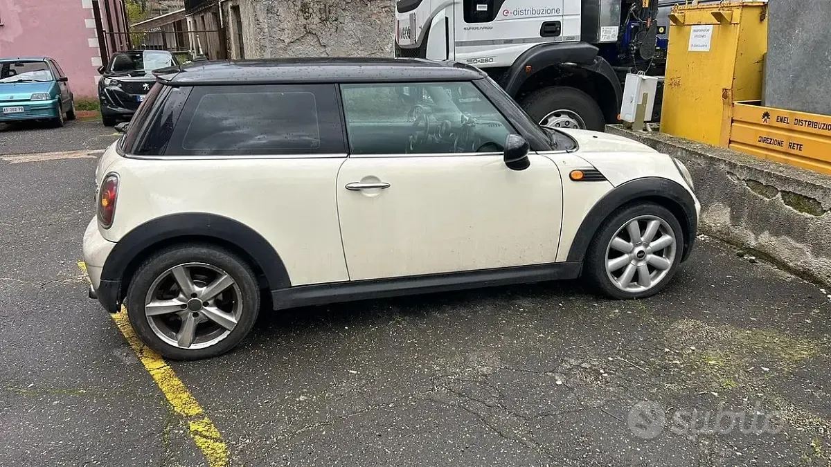 Usata Mini Cooper 109 CV (80 kW) 2007 Marrone Utilitaria