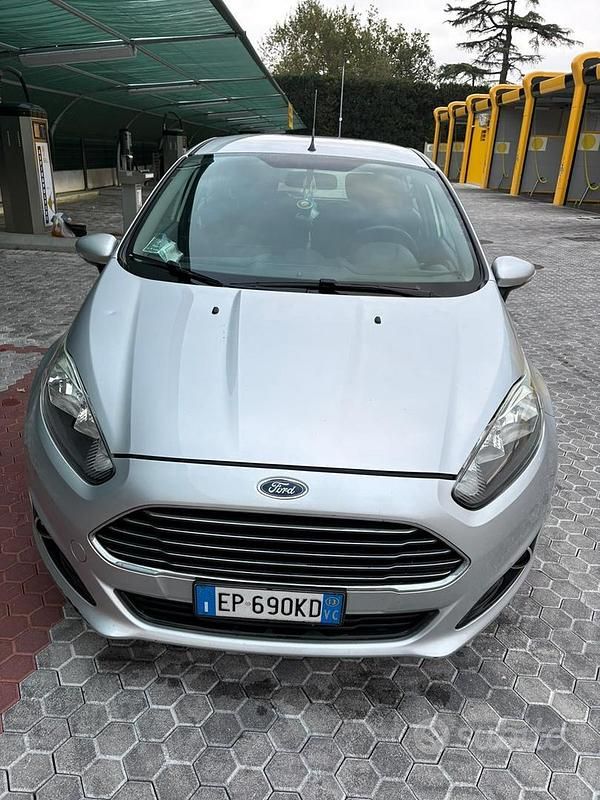 Usata Ford Fiesta 2013 Grigio Berlina