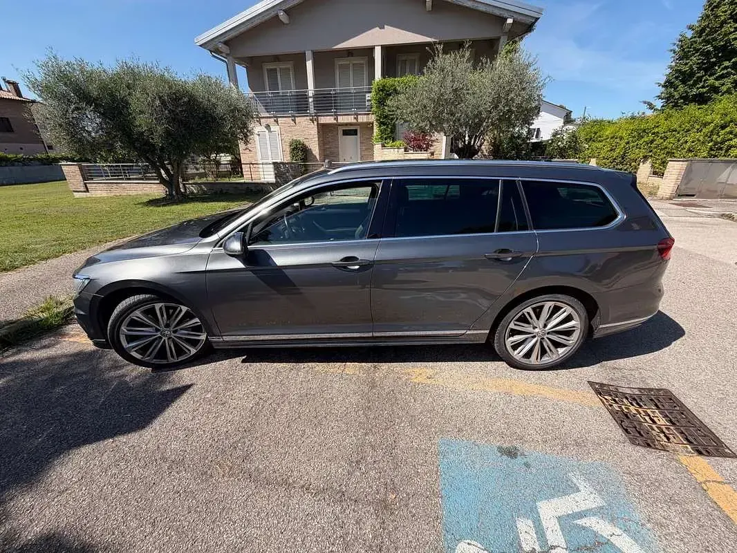 Usata VW Passat Executive 190 CV (139 kW) 2017 Grigio Station wagon