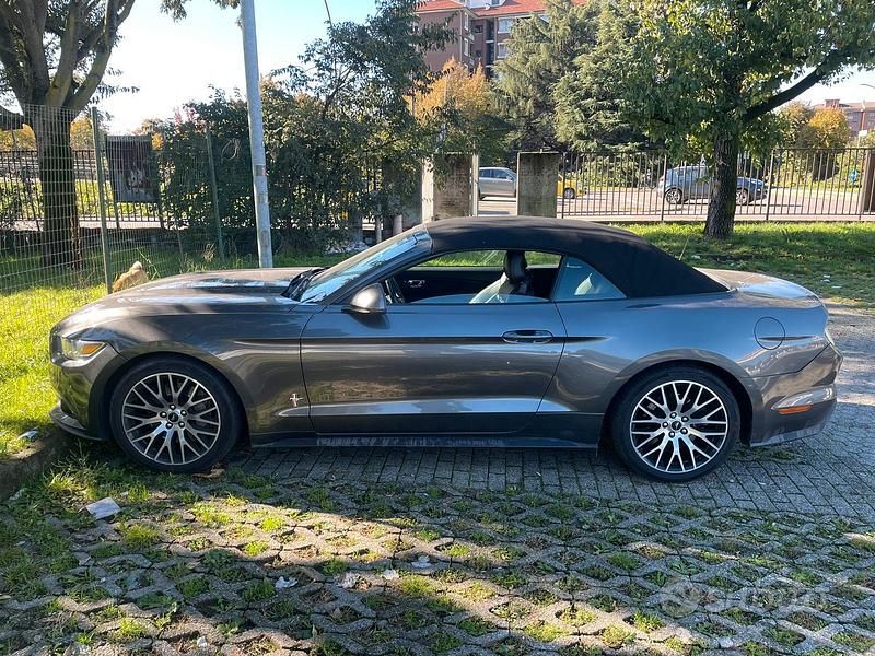 Grigio Usata 2015 Ford Mustang Cabrio | 29.900 € (Molto cara) - Immagine 1/4