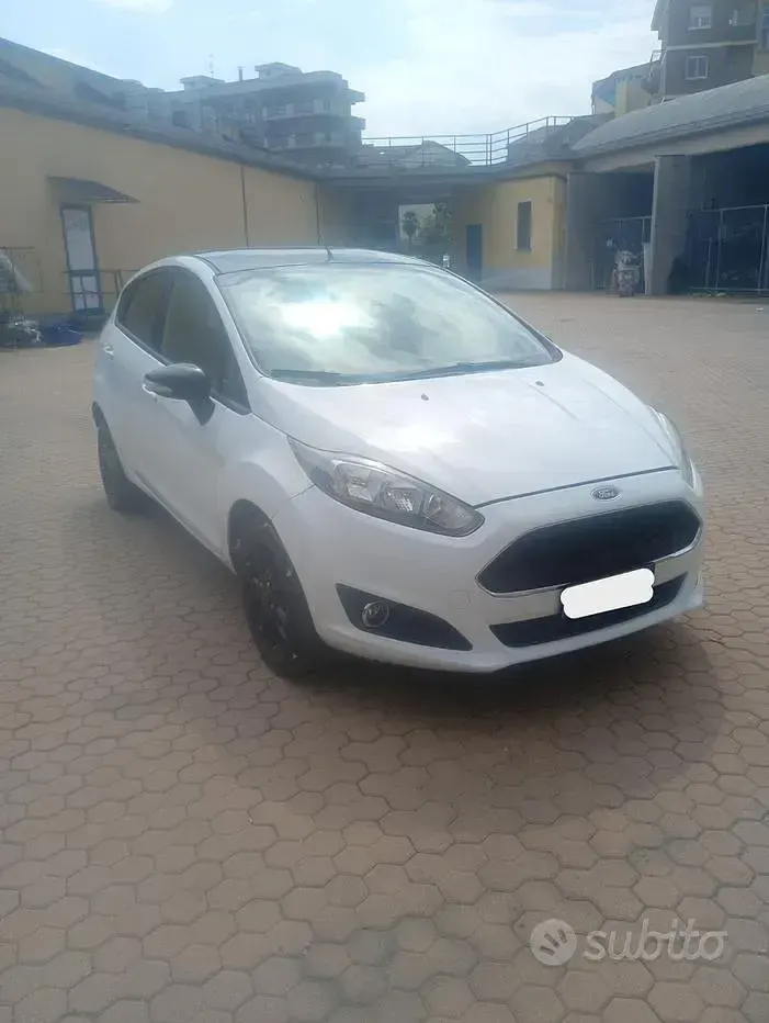 Usata Ford Fiesta 95 CV (69 kW) 2016 Bianco Utilitaria