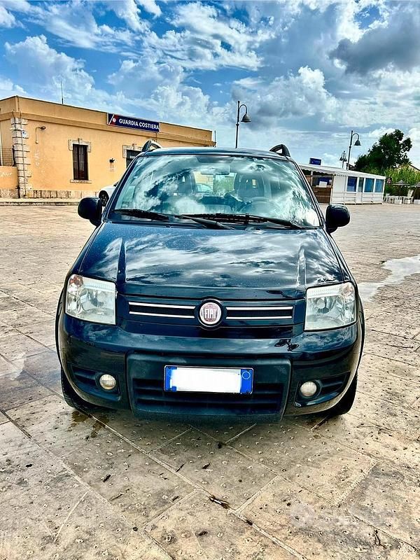 Usata 2010 Fiat Panda 4x4 Due volumi | 5250 € (Buon prezzo) - Immagine 1/4