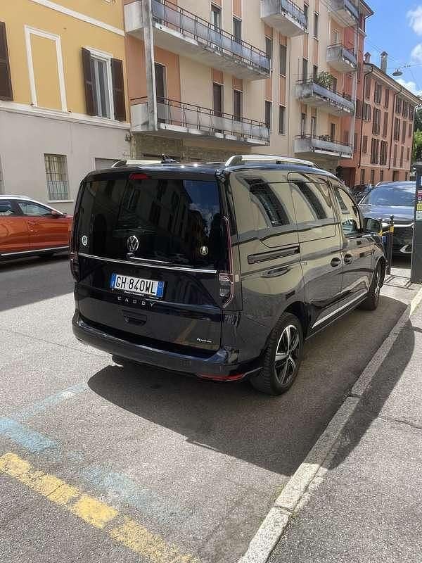 Usata VW Caddy Style 122 CV (89 kW) 2022 Nero Monovolume