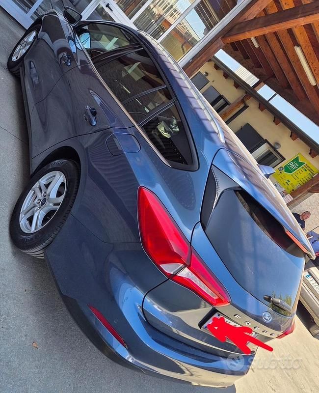 Usata Ford Focus 120 CV (88 kW) 2019 Grigio Station wagon