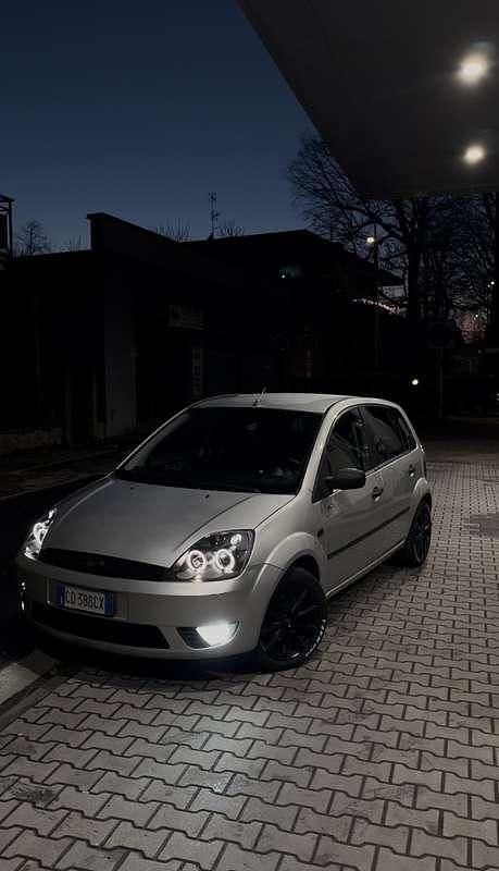 Usata Ford Fiesta Zetec 79 CV (58 kW) 2002 Berlina