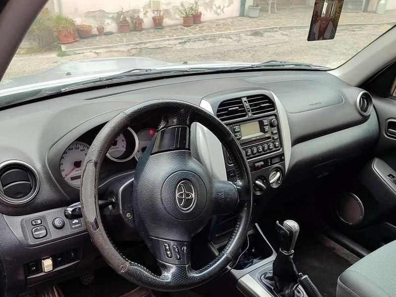 Usata Toyota RAV4 116 CV (85 kW) 2004 Grigio SUV
