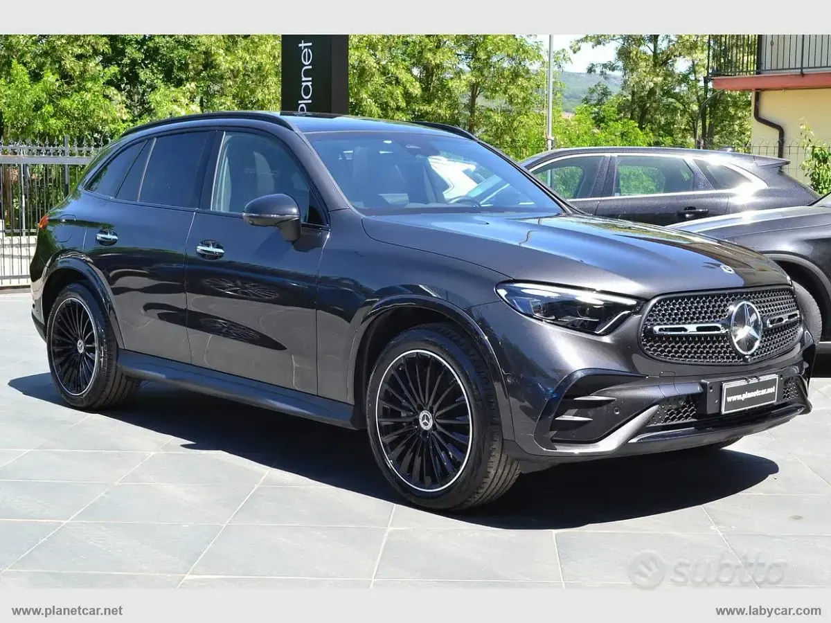Usata Mercedes GLC300 AMG line 197 CV (144 kW) 2024 Grigio scuro SUV