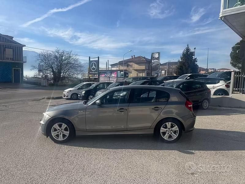 Usata BMW 118 143 CV (105 kW) 2009 Grigio Utilitaria