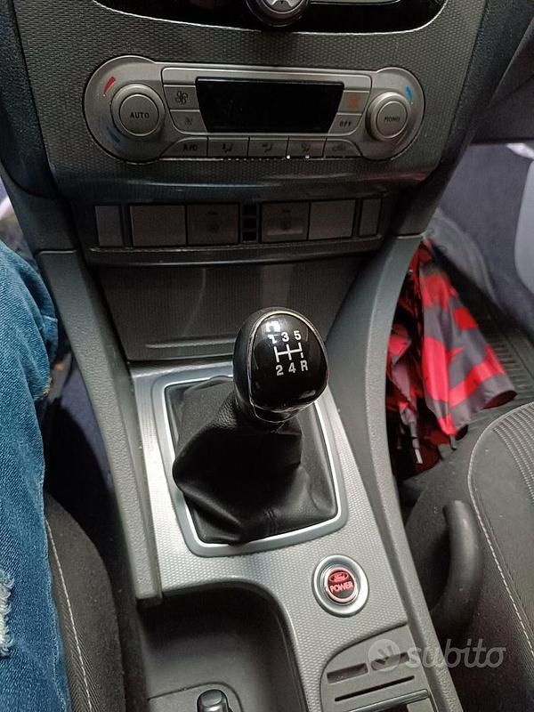 Usata Ford Focus 110 CV (80 kW) 2010 Grigio Station wagon