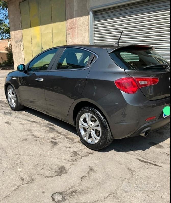 Usata Alfa Romeo Giulietta 105 CV (77 kW) 2011 Grigio Berlina