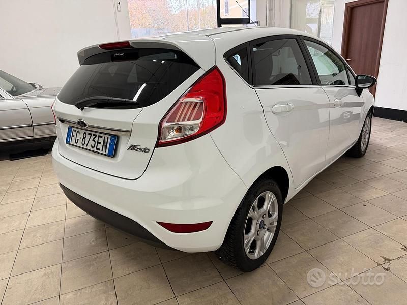 Usata Ford Fiesta Titanium 95 CV (69 kW) 2016 Bianco Berlina