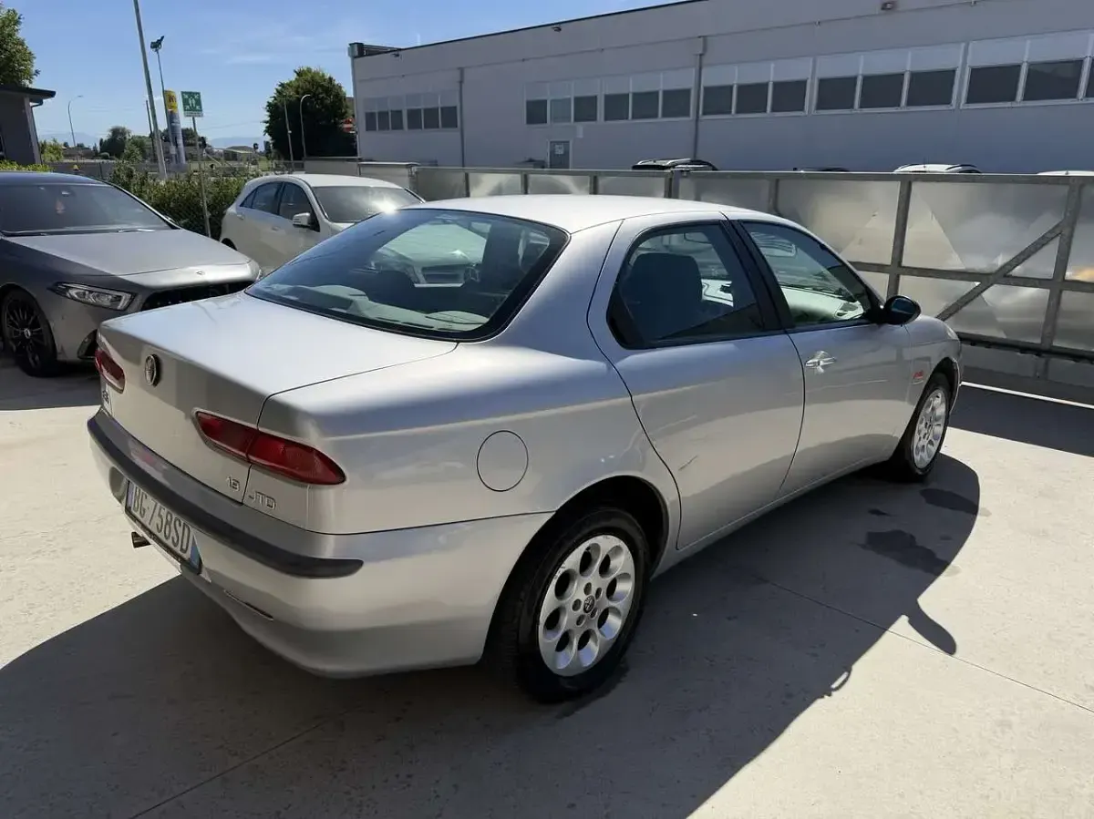 Usata Alfa Romeo 156 105 CV (77 kW) 2001 Other Berlina