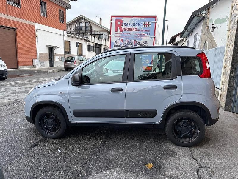 Usata Fiat Panda 4x4 S 84 CV (61 kW) 2019 Grigio Utilitaria