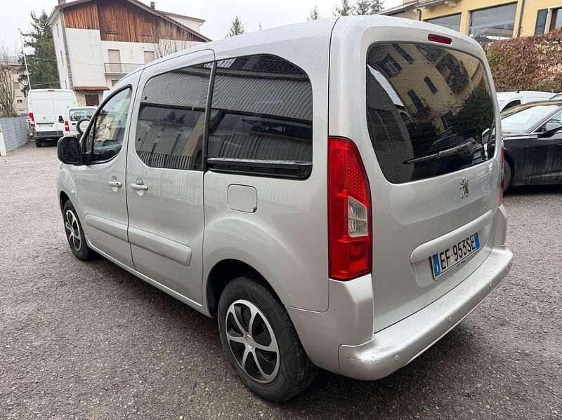 Usata Peugeot TePee 109 CV (80 kW) 2011 Argento Station wagon