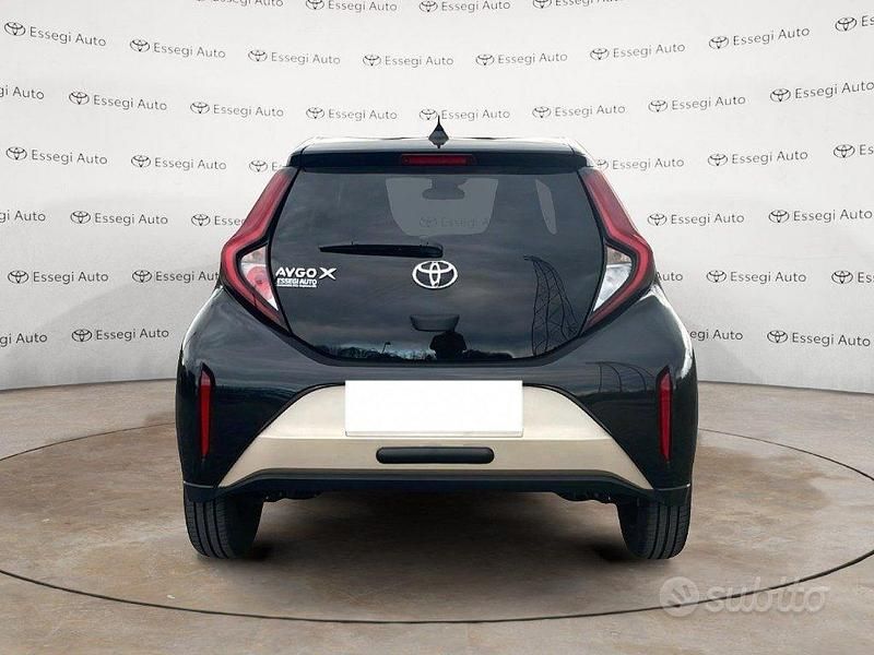 Usata Toyota Aygo X Trend 72 CV (52 kW) 2023 Grigio SUV