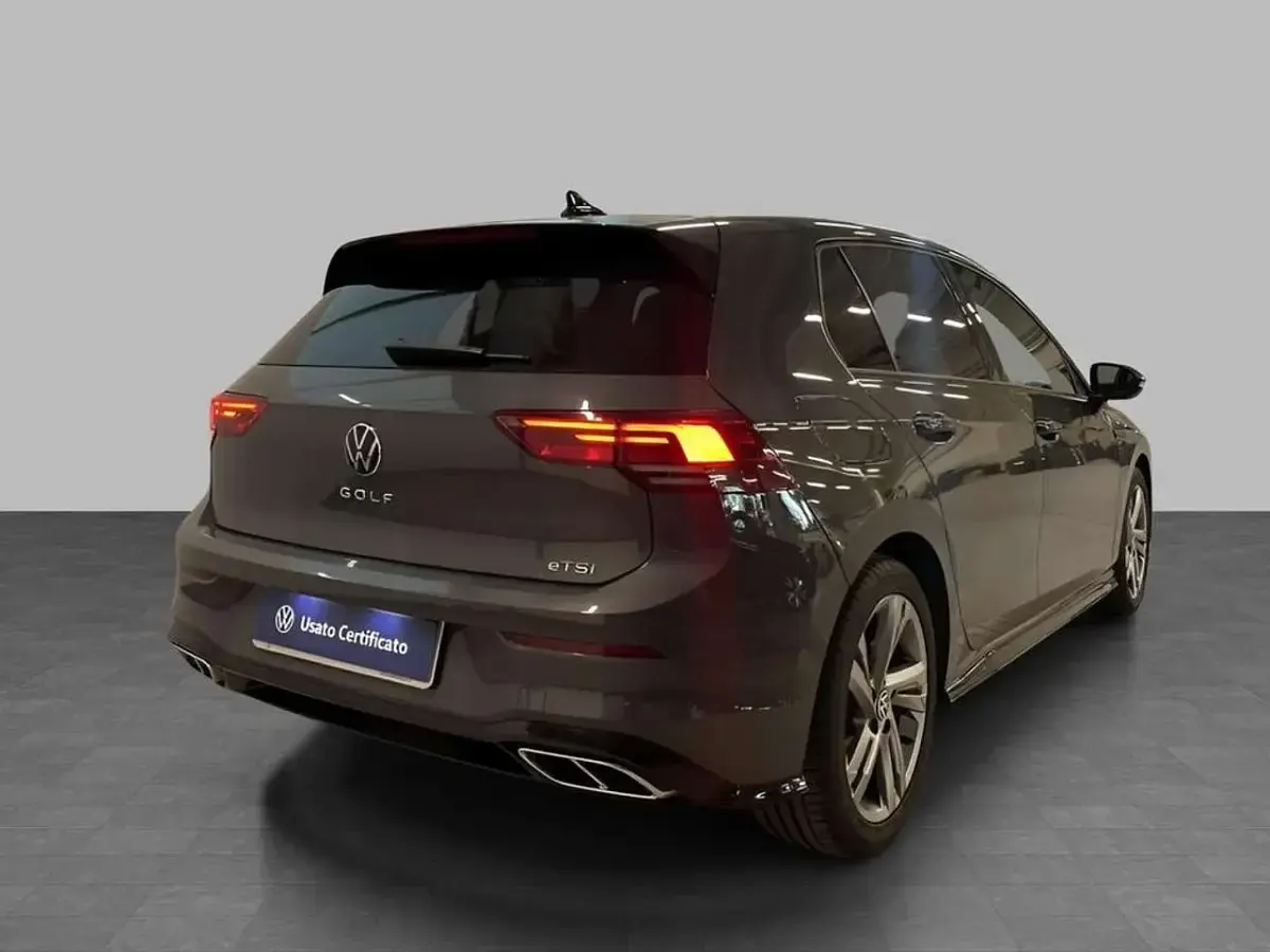 Usata VW Golf VIII R-line 131 CV (96 kW) 2024 Grigio Berlina