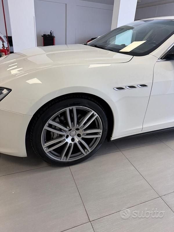 Usata Maserati Ghibli 275 CV (202 kW) 2014 Bianco Berlina