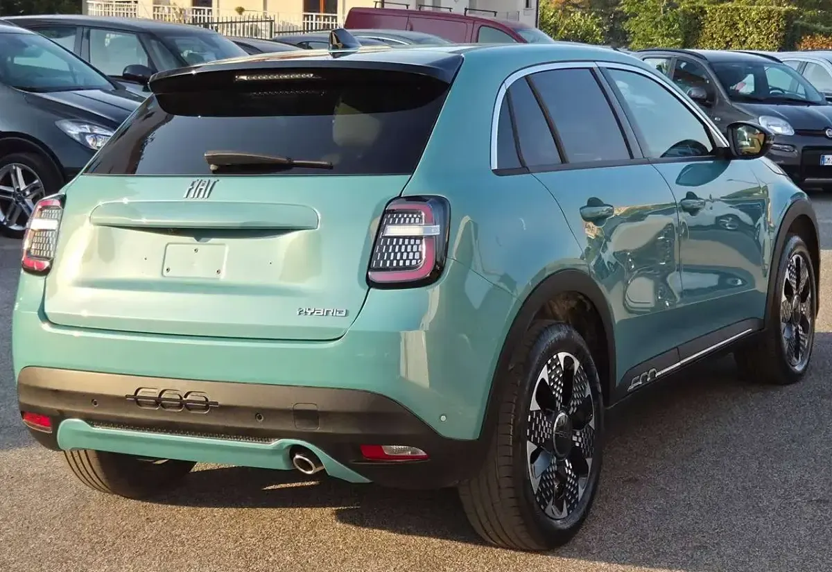 Usata Fiat 600 La Prima 101 CV (74 kW) 2025 Blu/azzurro SUV