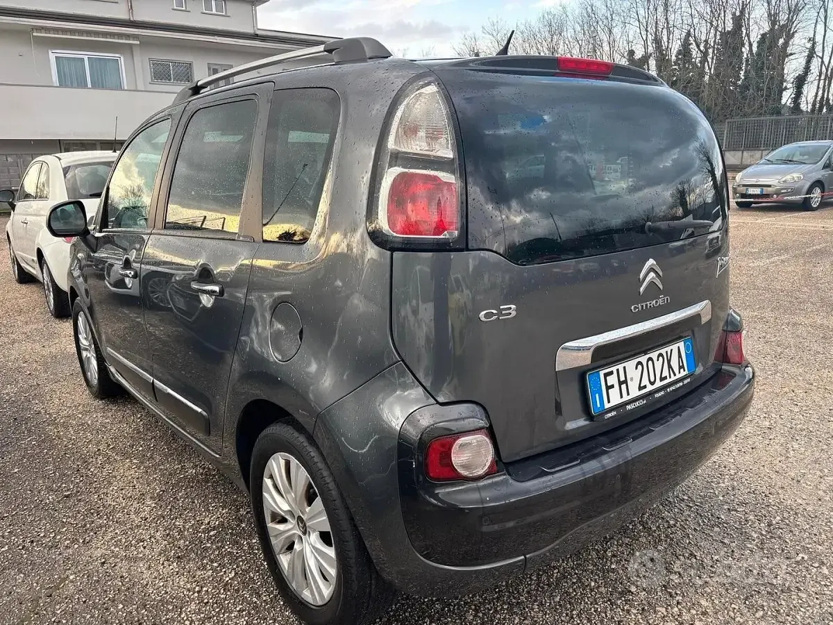 Usado Citroën C3 Picasso 99 CV (72 kW) 2017 Gris Monovolumen