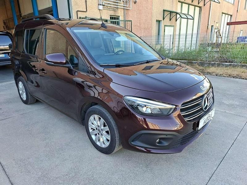 Usata Mercedes 180 Premium 116 CV (85 kW) 2023 Rubellite Berlina