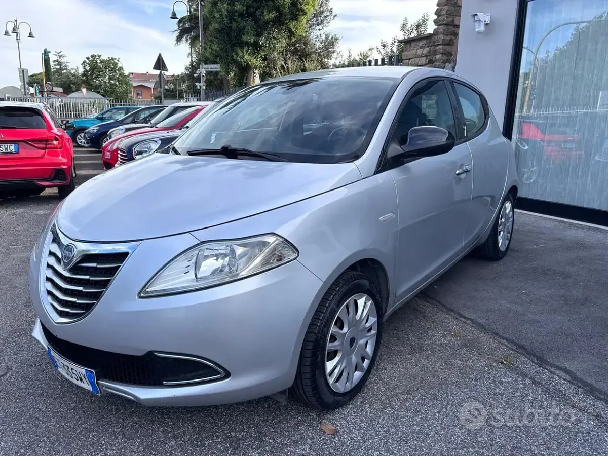 Usata Lancia Ypsilon 69 CV (50 kW) 2014 Grigio Utilitaria