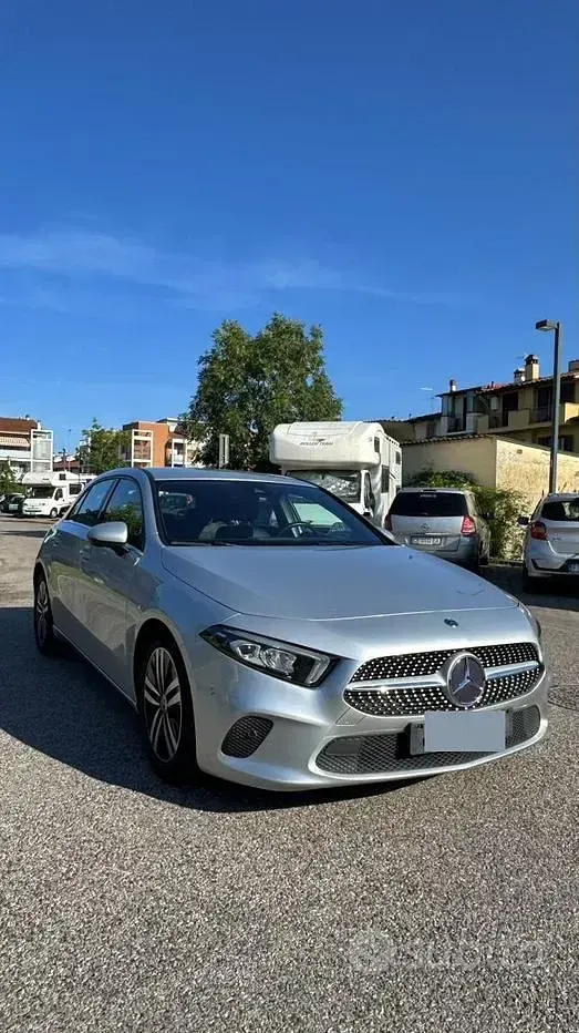 Usata Mercedes A180 Business 116 CV (85 kW) 2019 Grigio Berlina