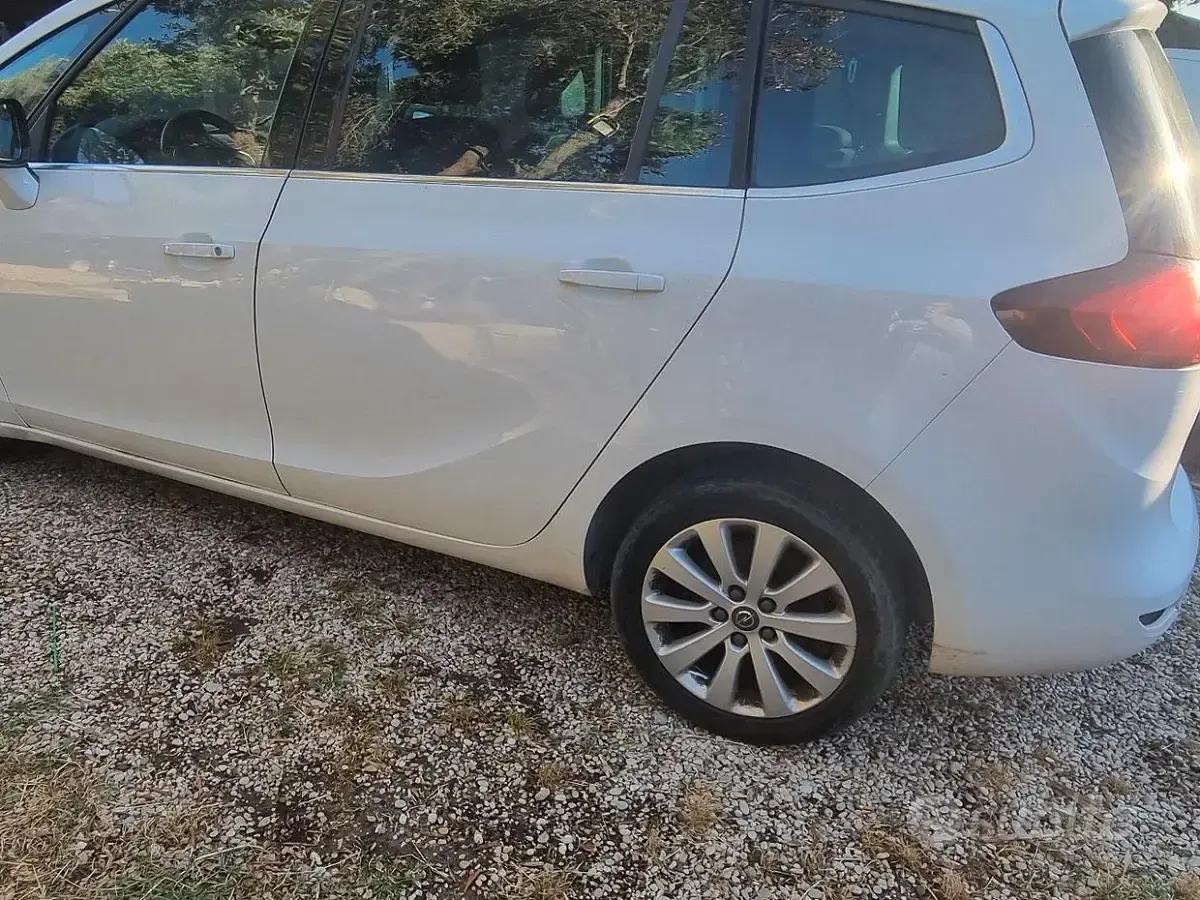 Usata Opel Zafira Tourer 150 CV (110 kW) 2012 Bianco Monovolume