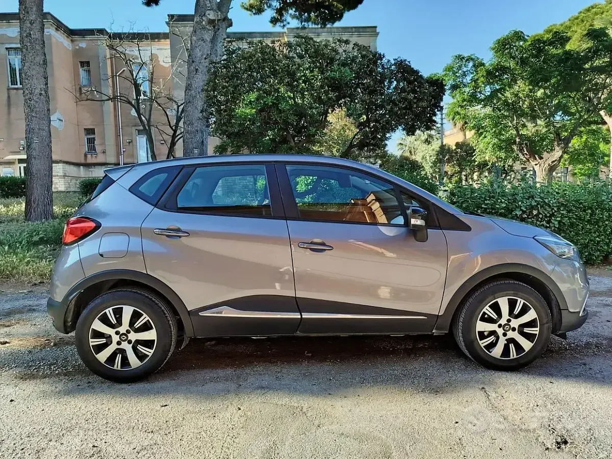 Usata Renault Captur 90 CV (66 kW) 2016 Grigio SUV