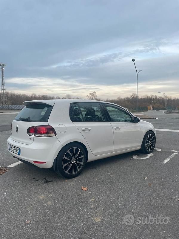 Usata 2012 VW Golf VI Highline Tre volumi | 6900 € (Buon prezzo) - Immagine 1/4